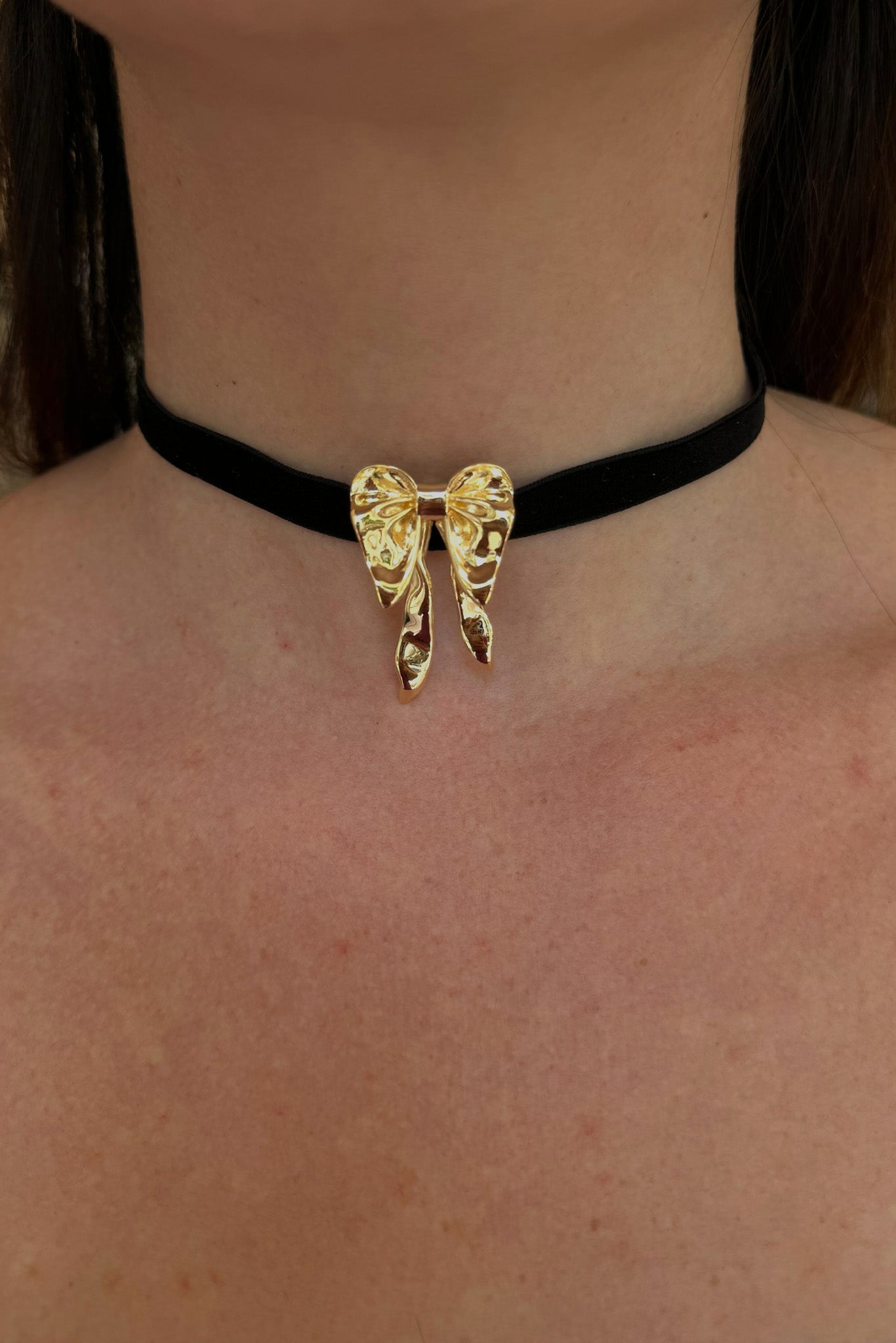 BOW CHOKER NECKLACE