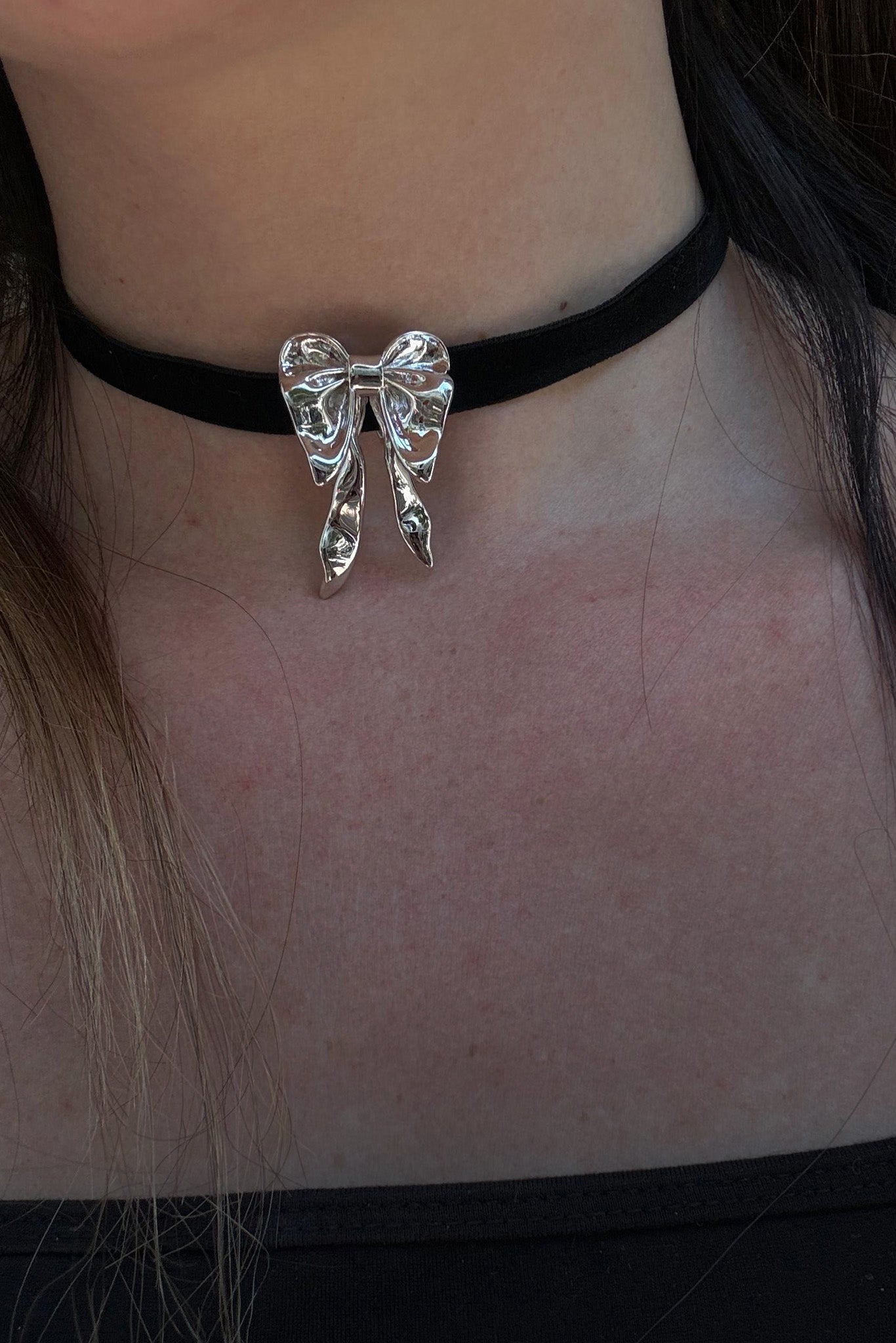 BOW CHOKER NECKLACE